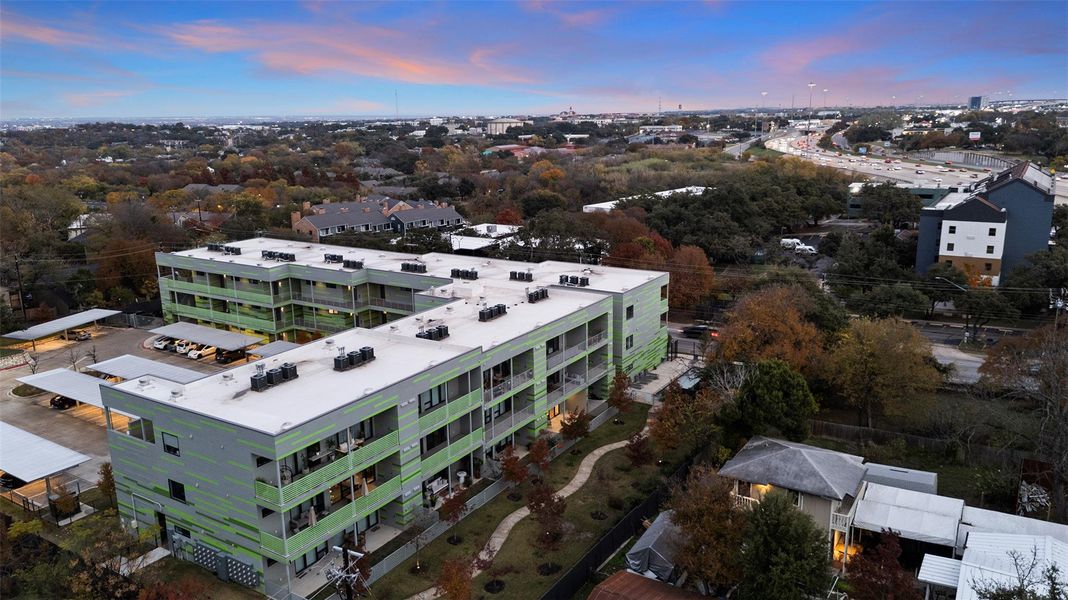 Condo located in Austin, TX showcasing its design and architecture (Image 3).