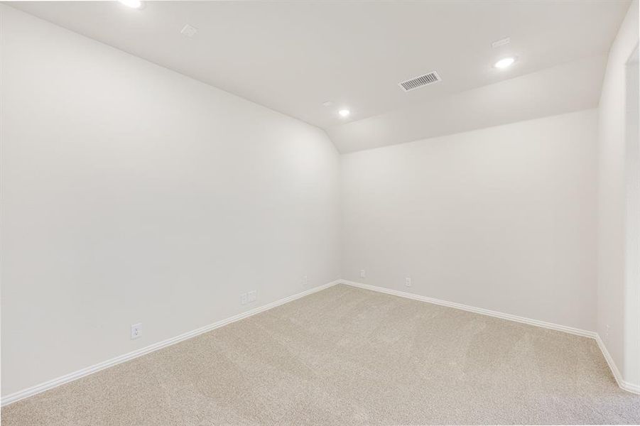 Spacious, unfurnished interior of a new home in Star Ranch, Godley (Image 26).