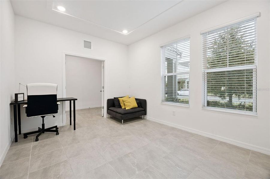 Furnished interior view inside a new home in , Winter Garden (Image 8).