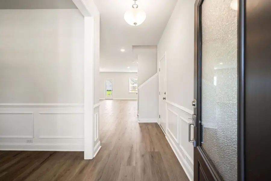 Spacious, unfurnished interior of a new home in Waterways, Richmond Hill (Image 23).