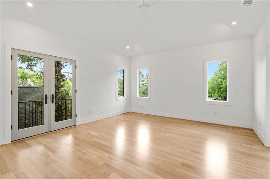 Spacious, unfurnished interior of a new home in , Atlanta (Image 36).