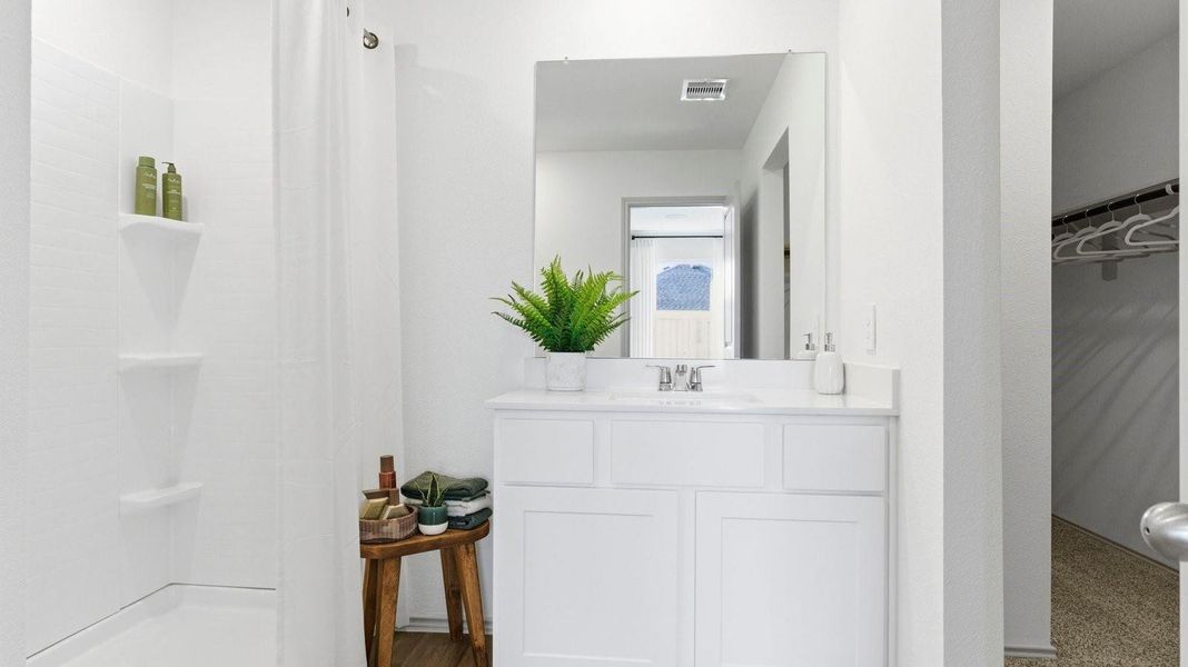 Furnished interior view inside a new home in Watermark, Alvin (Image 12).