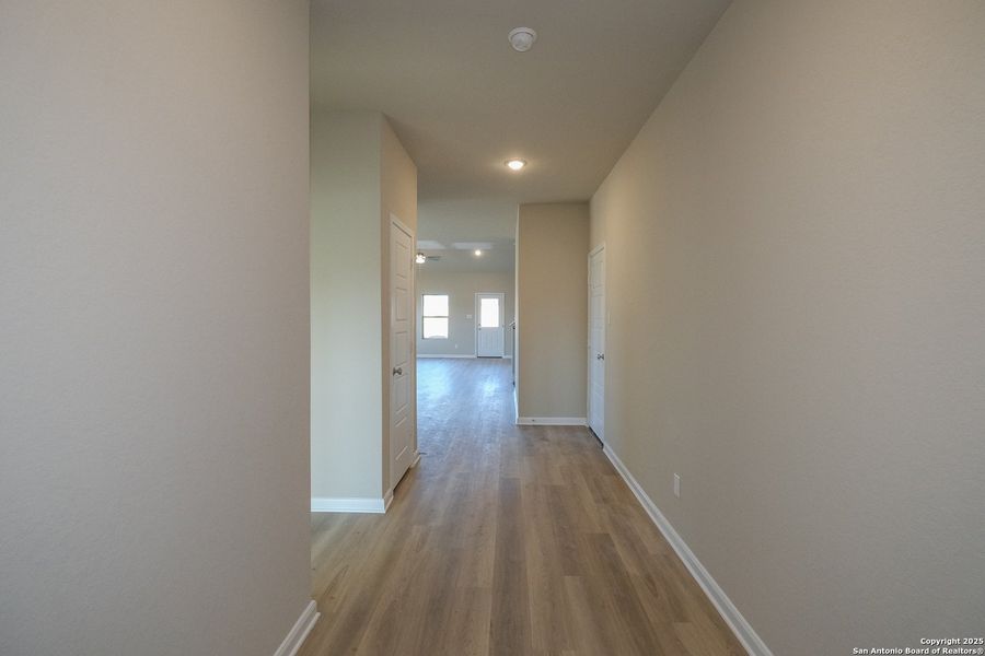 Spacious, unfurnished interior of a new home in Winding Brook, San Antonio (Image 19). Spacious, unfurnished interior of a new home in Winding Brook, San Antonio (Image 19).