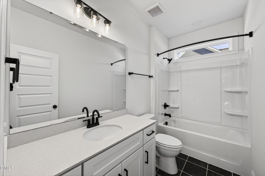 34 -140 w fountainhead lane, interior 34 -140 w fountainhead lane, interior