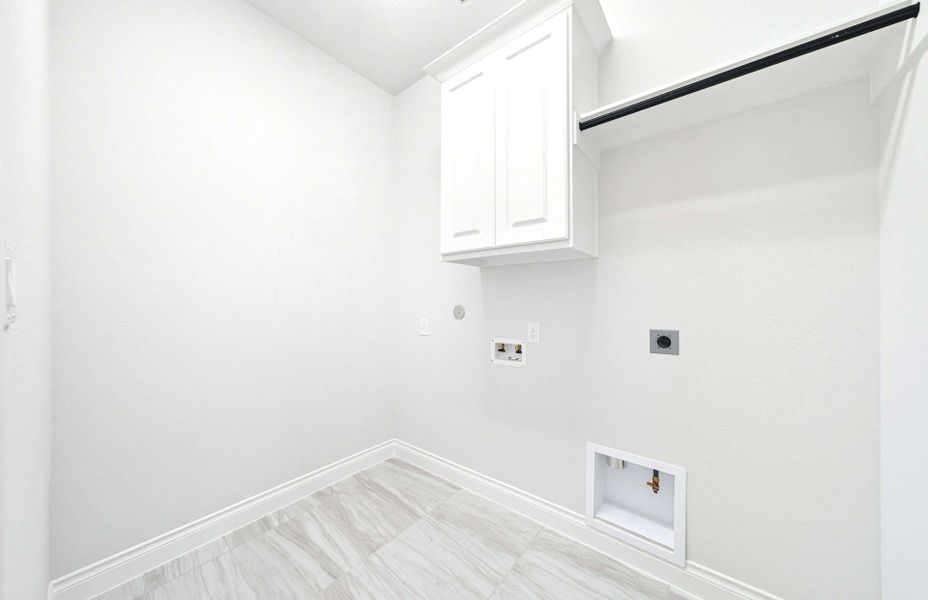 Representative unfurnished interior of a home built from the 3663 by Ravenna Homes in Artavia 70′, Conroe (Image 28).