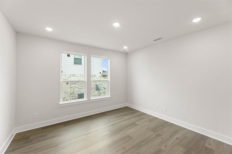 605 Aberdeen-Study-1