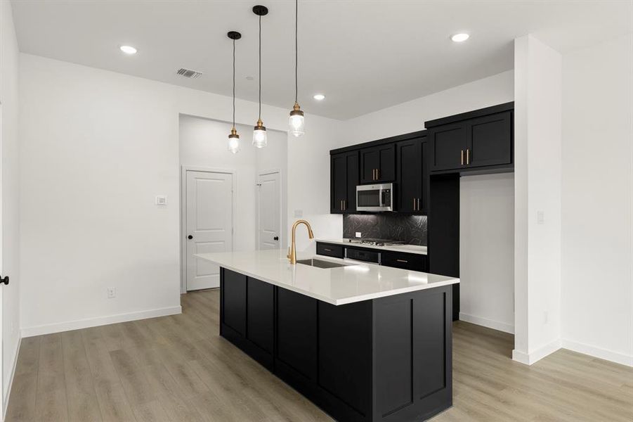 10. 847 Perdenales - Kitchen (2)