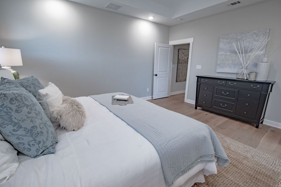 Representative furnished interior of a home built from the Willow by Grant & Co in Manor at Hall Creek, Arlington (Image 59).
