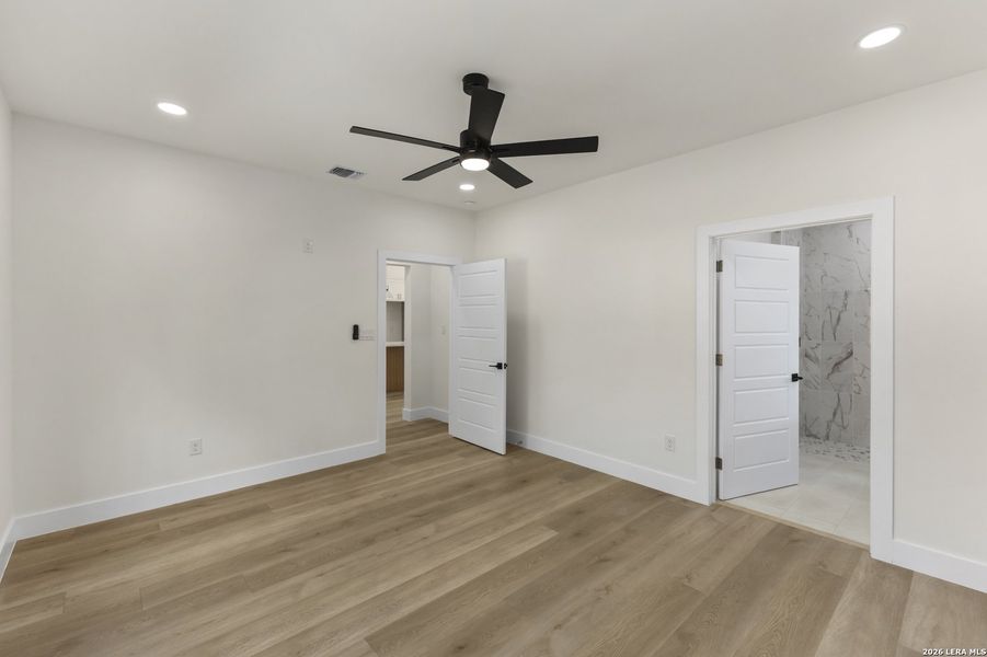 Spacious, unfurnished interior of a new home in , San Antonio (Image 17).
