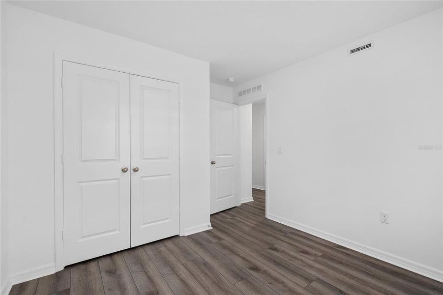 Spacious, unfurnished interior of a new home in Aulin Square, Oviedo (Image 23).