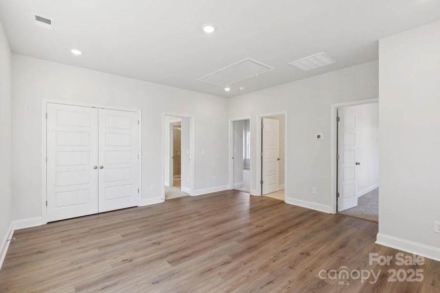 Spacious, unfurnished interior of a new home in Edgewood Preserve, Huntersville (Image 32). Spacious, unfurnished interior of a new home in Edgewood Preserve, Huntersville (Image 32).