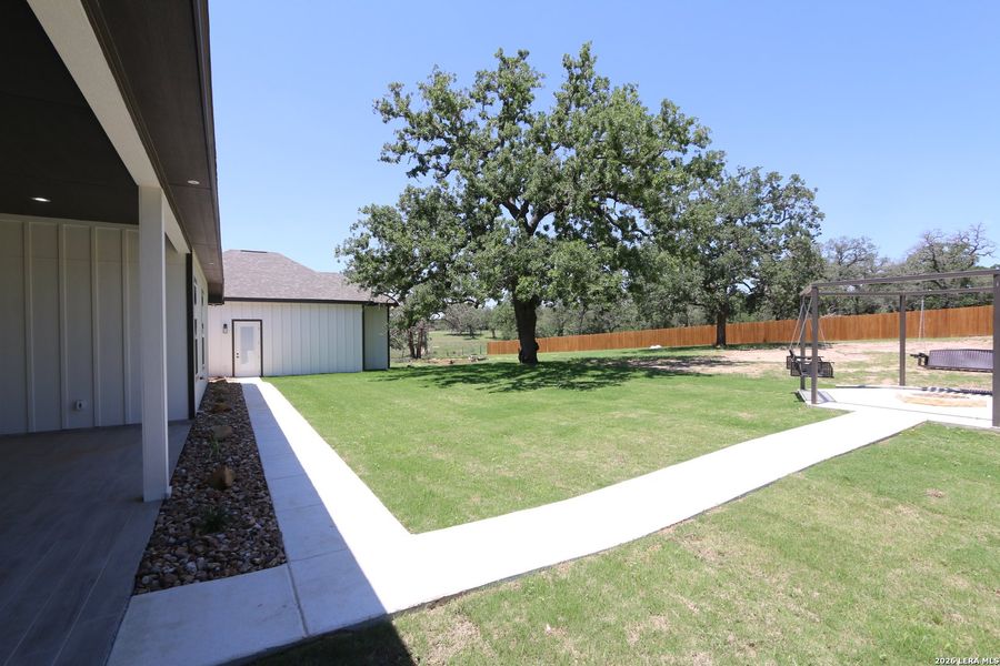 Exterior details and patio area of a home in , La Vernia (Image 56).
