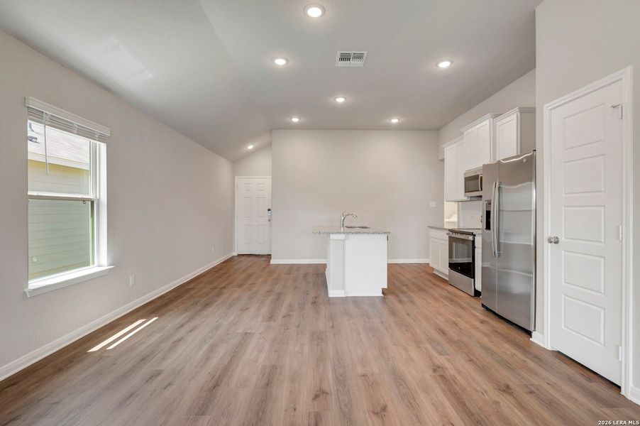Spacious, unfurnished interior of a new home in Park Place, New Braunfels (Image 14). Spacious, unfurnished interior of a new home in Park Place, New Braunfels (Image 14).