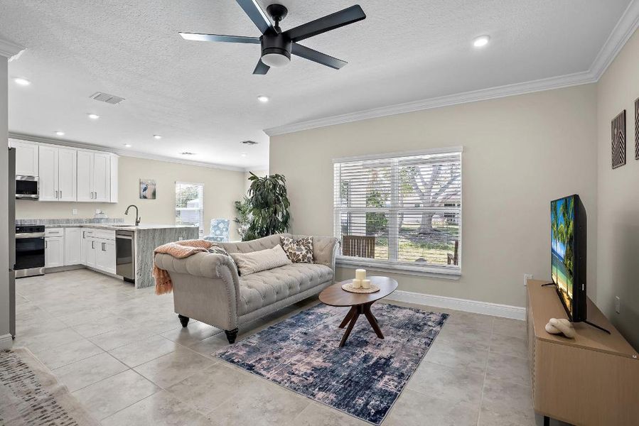 418-Easy-St-HigMedia-013-2000