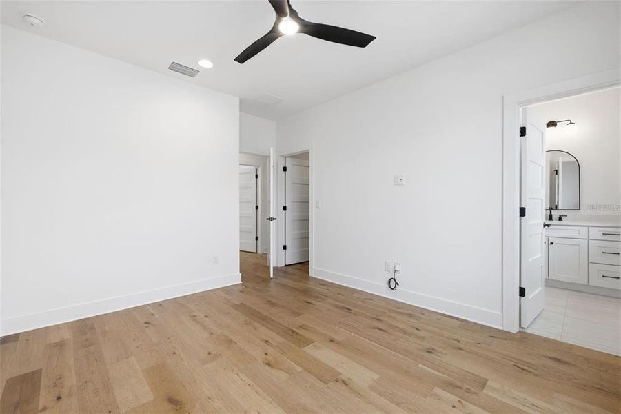 Spacious, unfurnished interior of a new home in , Tampa (Image 41).