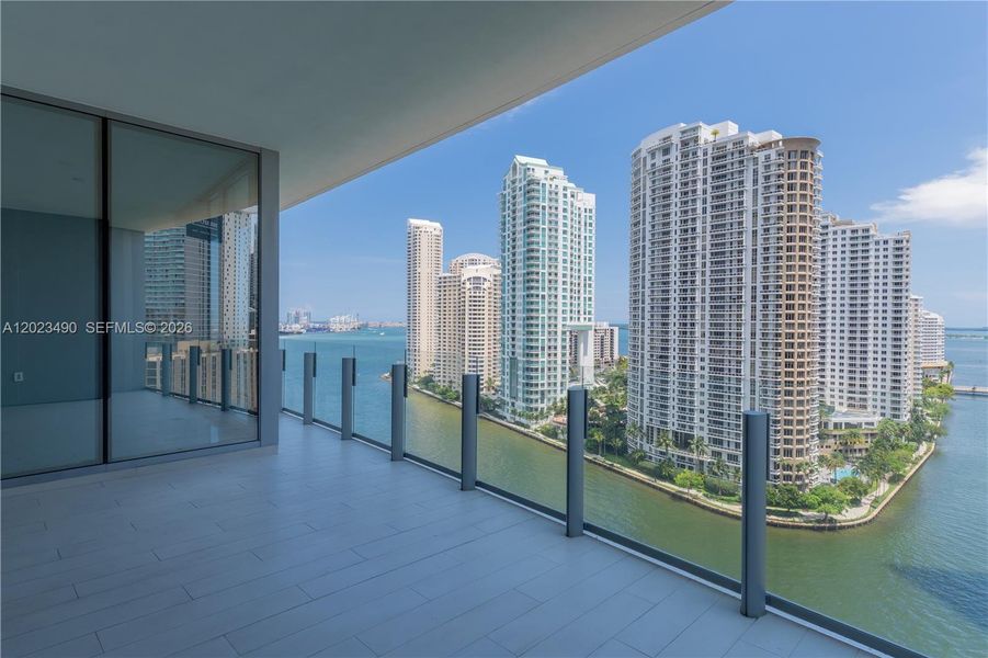 Condo located in Miami, FL showcasing its design and architecture (Image 26).