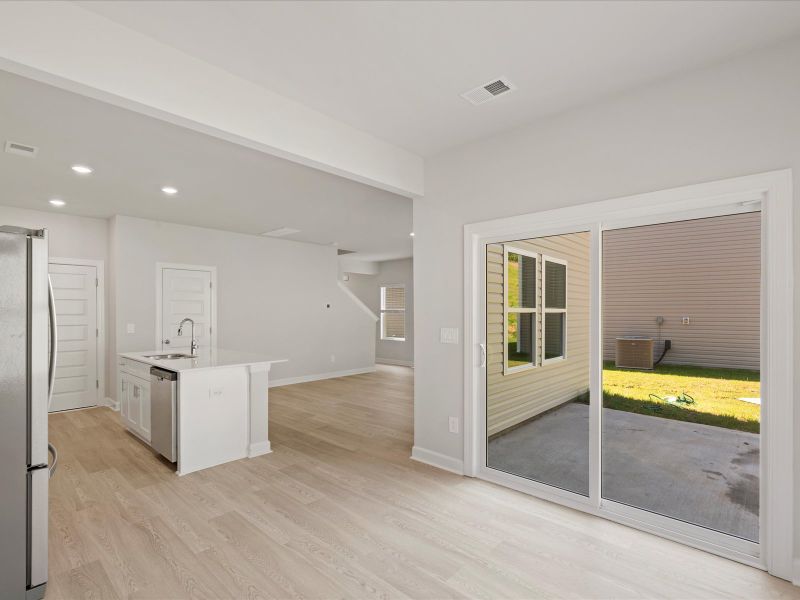 Spacious, unfurnished interior of a new home in Creek Ridge - Heritage Collection, Spartanburg (Image 9).