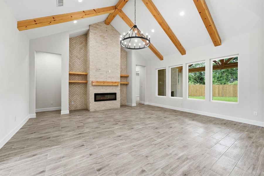Spacious, unfurnished interior of a new home in , Roman Forest (Image 16).