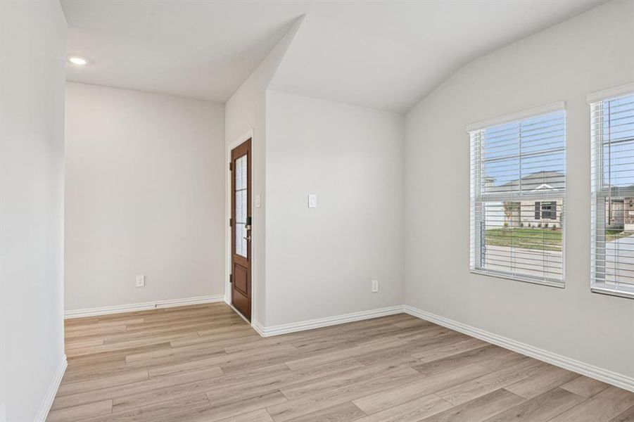 Spacious, unfurnished interior of a new home in Stonehaven, Seagoville (Image 24).