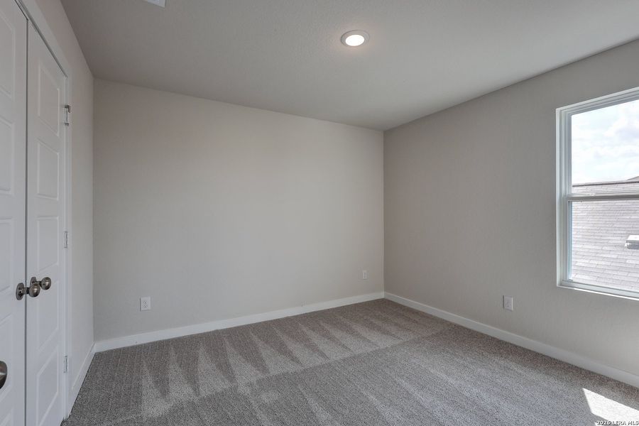 Spacious, unfurnished interior of a new home in Mesa Vista, San Antonio (Image 18).