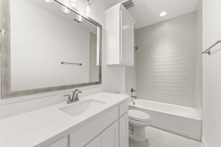 Representative furnished interior of a home built from the Ramsey by Windsor Homes in Estates at Rockhill, Frisco (Image 16).