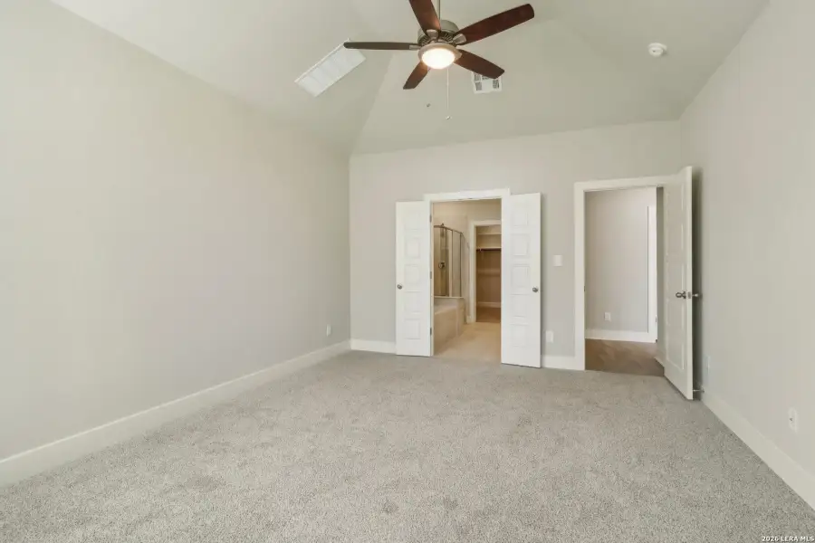 Spacious, unfurnished interior of a new home in , San Antonio (Image 19).