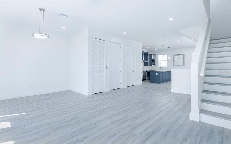Spacious, unfurnished interior of a new home in , Cape Coral (Image 12).