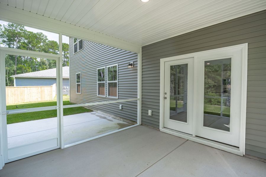 Exterior details and patio area of a home in Bradford Pointe, Summerville (Image 23).