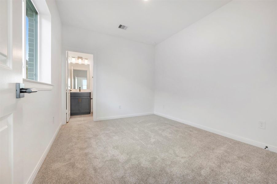Spacious, unfurnished interior of a new home in The Grand Prairie 50’, Hockley (Image 27).