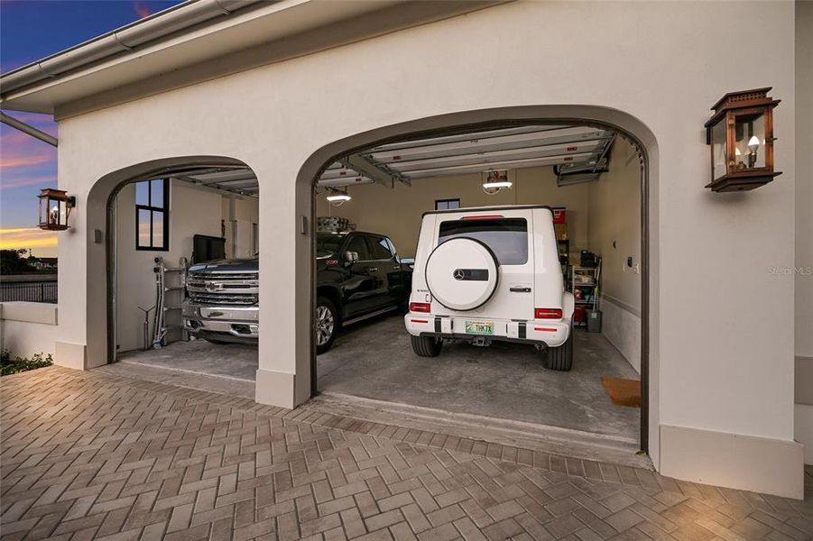 Exterior details and patio area of a home in , Palmetto (Image 35).