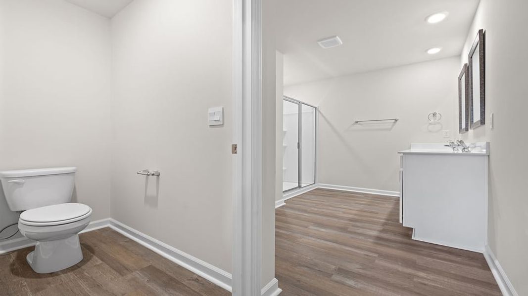 Spacious, unfurnished interior of a new home in Cedar Gap, Fountain Inn (Image 30).