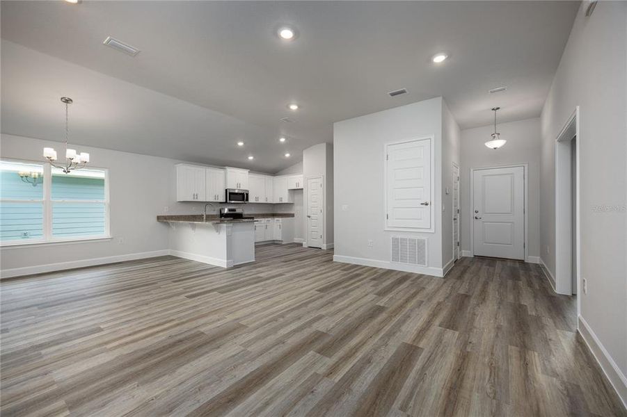 Spacious, unfurnished interior of a new home in Kirkland Farms, Alachua (Image 11).