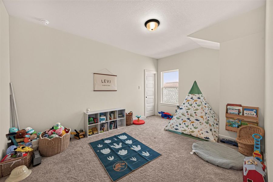 This spacious room offers flexibility for a variety of needs. This spacious room offers flexibility for a variety of needs.