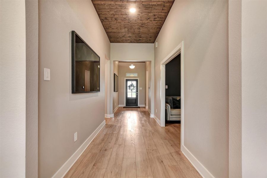 Spacious, unfurnished interior of a new home in Lone Star Landing, Montgomery (Image 20).