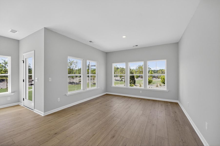 Spacious, unfurnished interior of a new home in Carnes Crossroads, Summerville (Image 11).