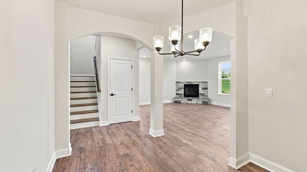 Spacious, unfurnished interior of a new home in Shadowood, Seneca (Image 24).
