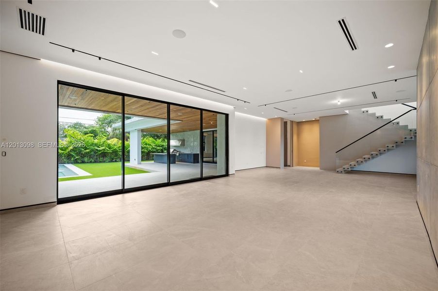 Spacious, unfurnished interior of a new home in , Miami (Image 31).