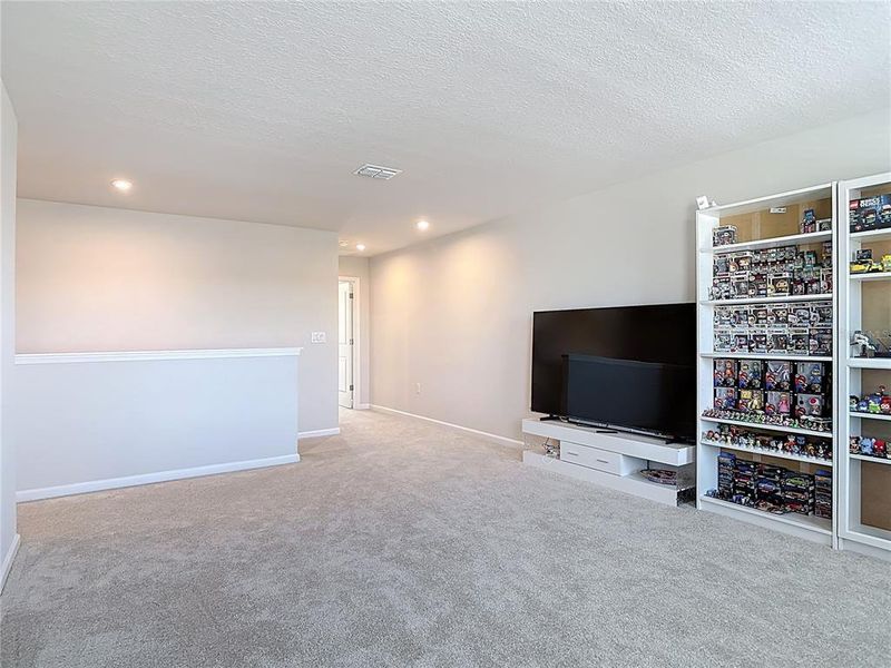 Spacious, unfurnished interior of a new home in , Daytona Beach (Image 28).