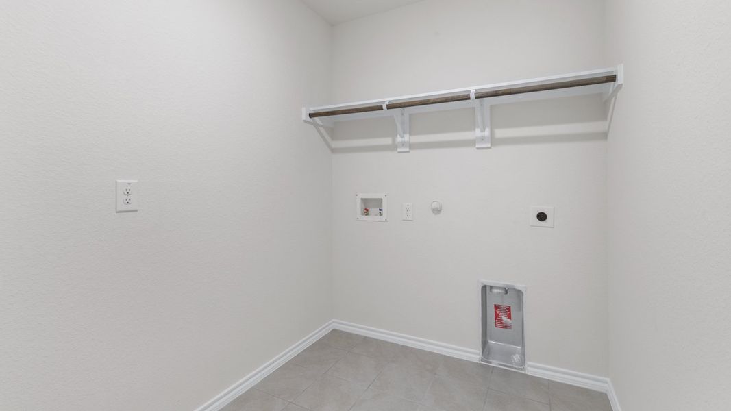 Representative unfurnished interior of a home built from the X40L Lakeway by D.R. Horton in Valor Farms, Royse City (Image 32).