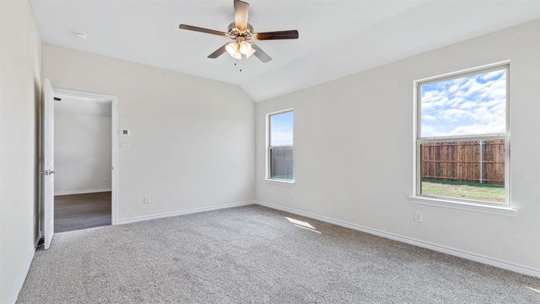 Spacious, unfurnished interior of a new home in Bel Air Village, Sherman (Image 14).
