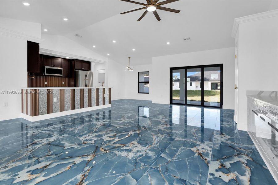 Spacious, unfurnished interior of a new home in , Lehigh Acres (Image 18).