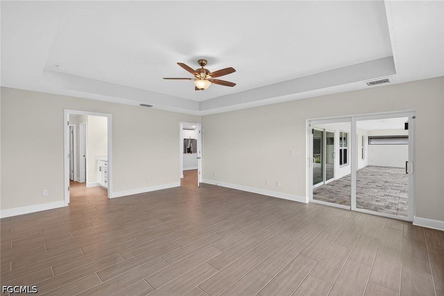 Spacious, unfurnished interior of a new home in Cape Coral, Cape Coral (Image 27).