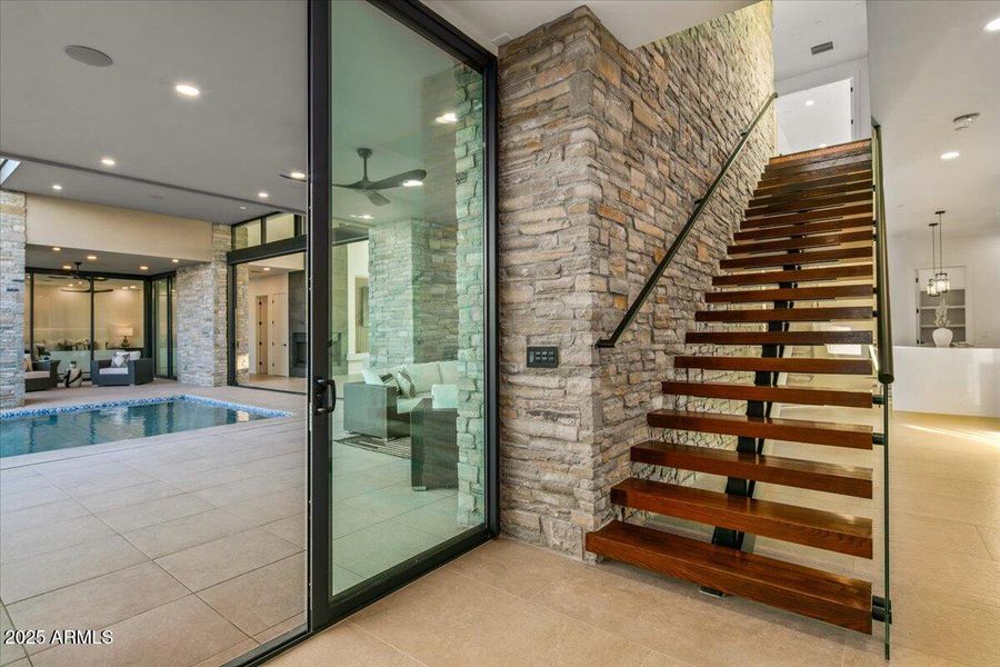 072-Stairway 072-Stairway