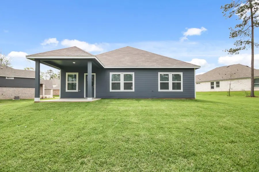 Exterior details and patio area of a home in Oakwood Ranch, Willis (Image 4).