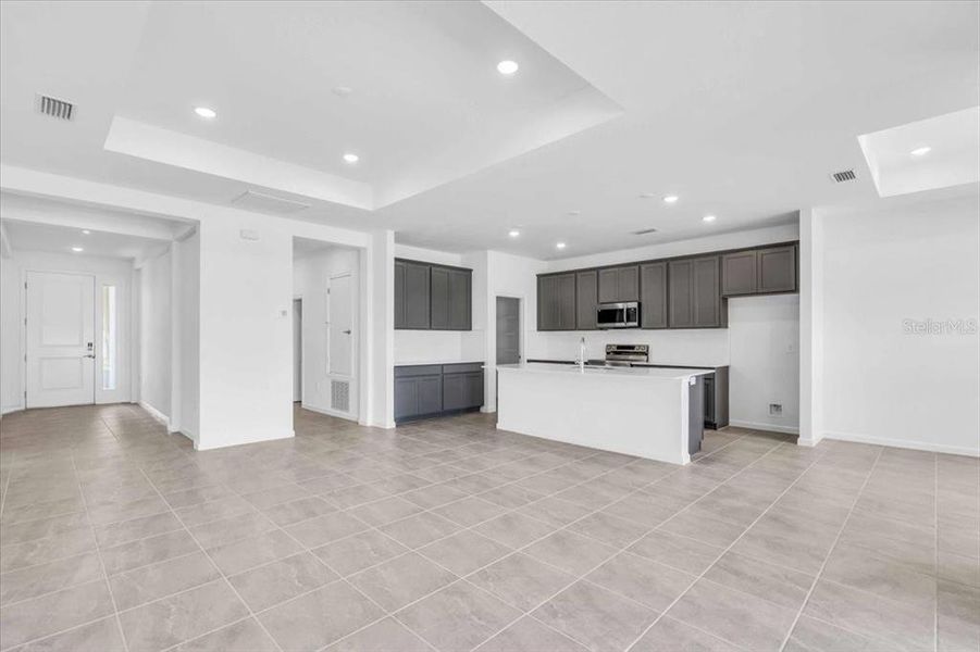 Spacious, unfurnished interior of a new home in , Venice (Image 10).