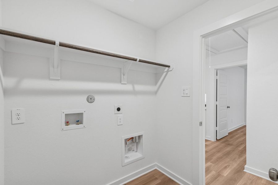 Spacious, unfurnished interior of a new home in Pinewood at Grand Texas, New Caney (Image 7).