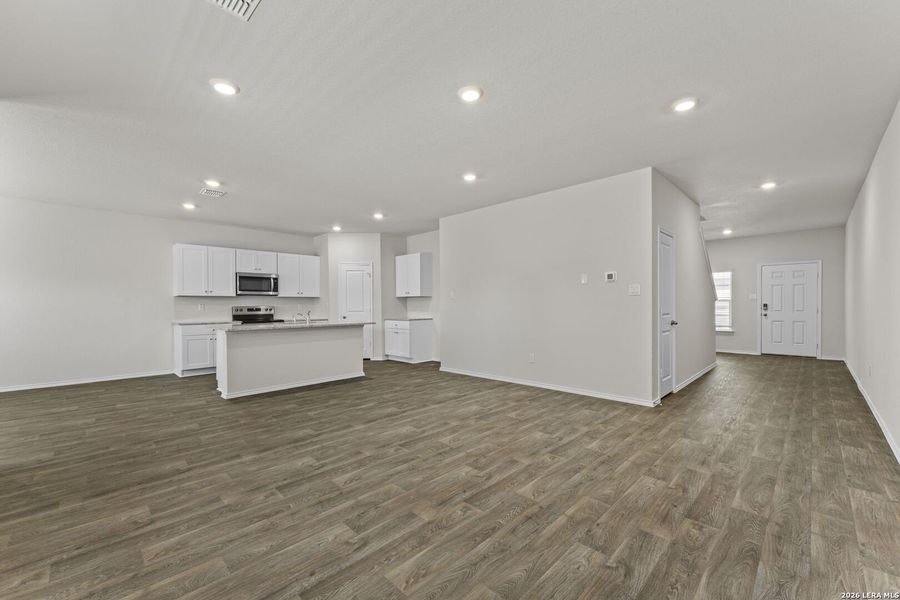 Spacious, unfurnished interior of a new home in Laurel Vistas, San Antonio (Image 23). Spacious, unfurnished interior of a new home in Laurel Vistas, San Antonio (Image 23).