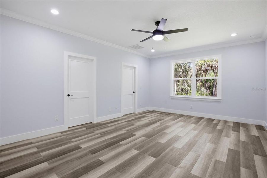 Spacious, unfurnished interior of a new home in , Port Charlotte (Image 27).