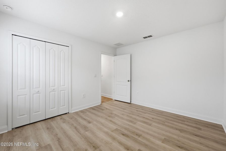 Spacious, unfurnished interior of a new home in Cross Creek, Green Cove Springs (Image 20).