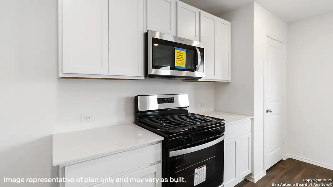 Furnished interior view inside a new home in Avenida, Converse (Image 9).